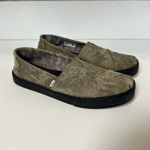 TOMS olive distressed printed canvas shoes, Men's 8 - Picture 2 of 9